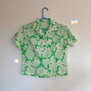 Beautiful linen vacation blouse. Light, airy, breaths really well. Never worn.